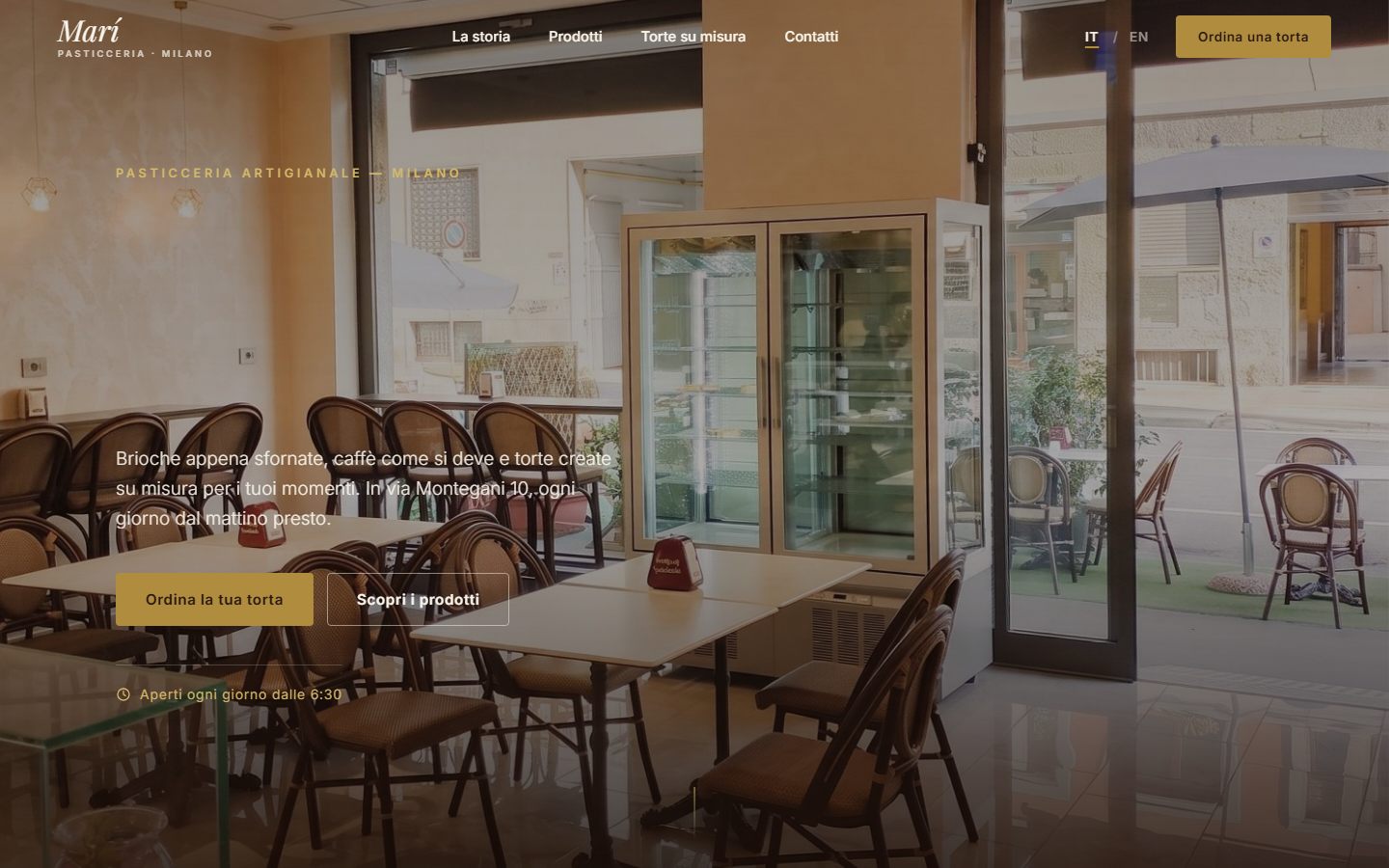 Homepage del sito Pasticceria Marí: interno del locale con tavolini e vetrine, titolo di benvenuto e pulsante per ordinare una torta